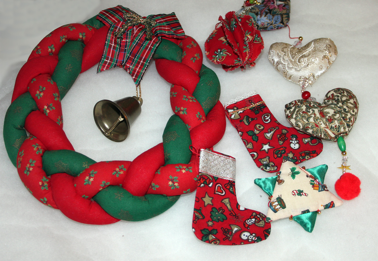 christmas-fabric-wreath