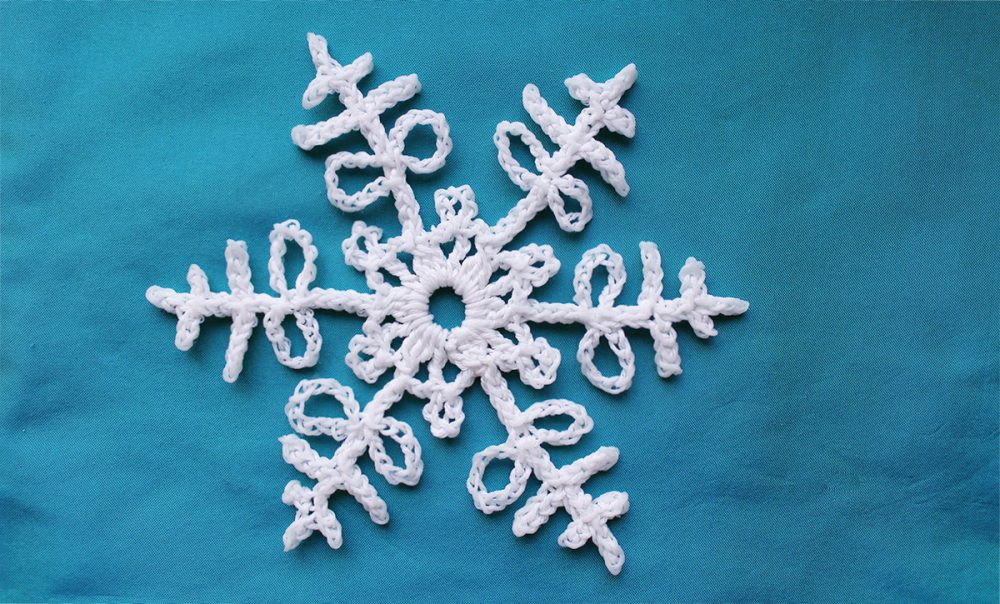 1-row crochet snowflake tutorial