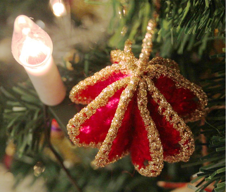 granny-square-christmastree-bauble